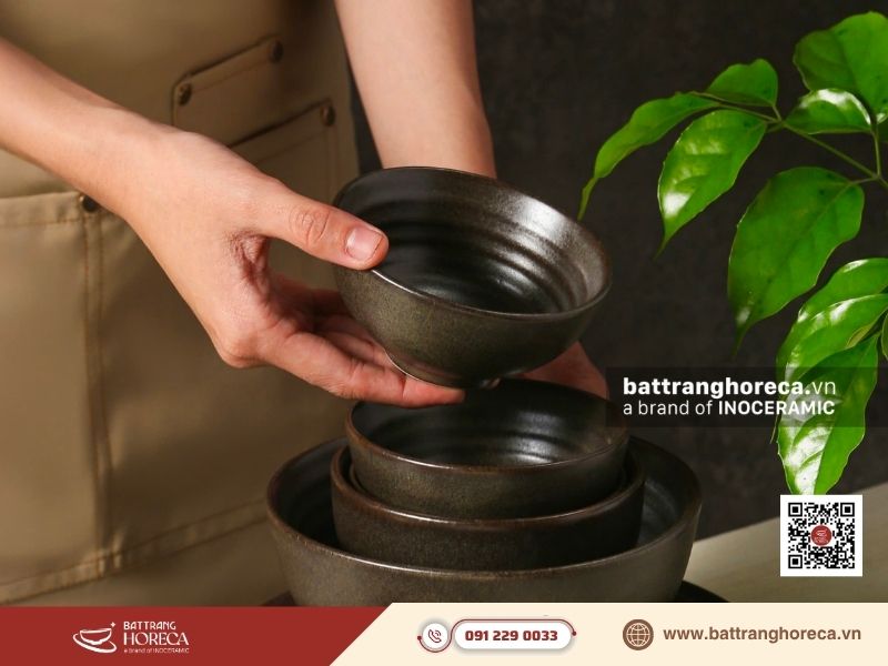 Chén ăn cơm phom dáng vừa vặn lòng bàn tay của thực khách - Bát Tràng Horeca Chén ăn cơm phom dáng vừa vặn lòng bàn tay của thực khách