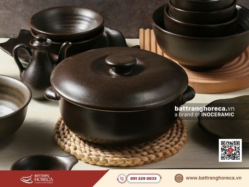 Thố cơm gốm sứ dày dặn mang lại phong vị mộc mạc và giữ nóng lâu - Bát Tràng Horeca Thố cơm gốm sứ dày dặn mang lại phong vị mộc mạc và giữ nóng lâu