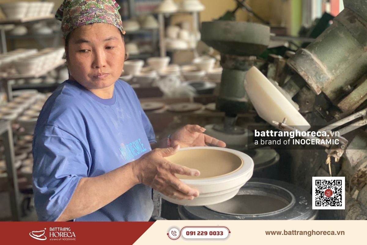 Quy trình sản xuất bát đĩa hiện đại kết hợp tinh hoa gốm sứ truyền thống cho nhà hàng Trung